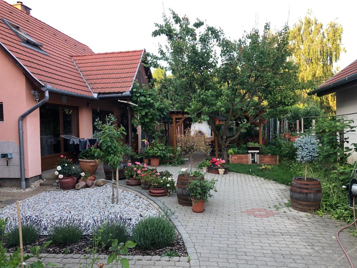 Hotel Valentin Vendeghaz Balatonlelle Zewnętrze zdjęcie