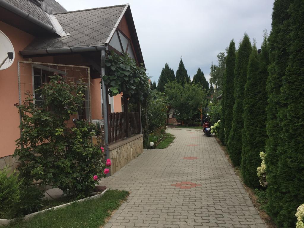 Hotel Valentin Vendeghaz Balatonlelle Zewnętrze zdjęcie