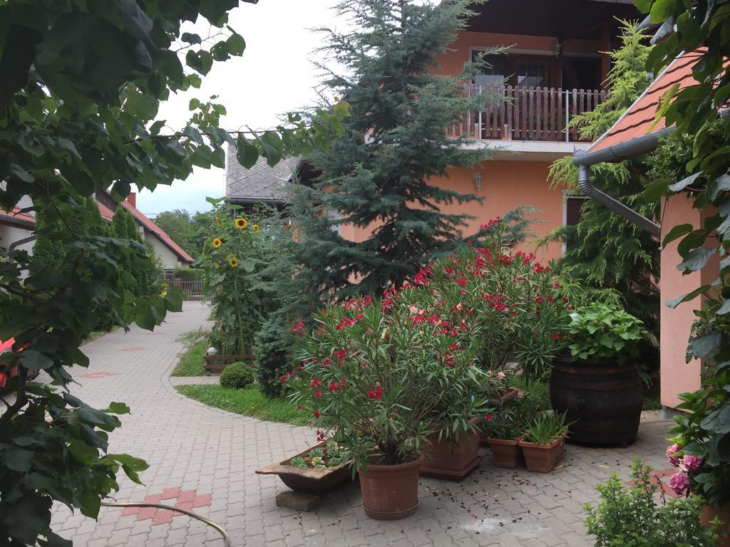 Hotel Valentin Vendeghaz Balatonlelle Zewnętrze zdjęcie